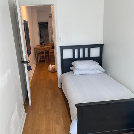 Single Room With Shared Bathroom 536C تورونتو المظهر الخارجي الصورة